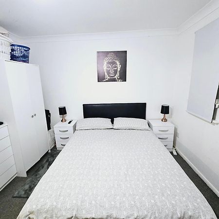 Lovely Fully Furnished One Bed Flat To Let Enfield Exteriör bild