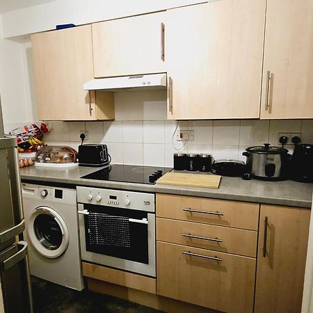 Lovely Fully Furnished One Bed Flat To Let Enfield Exteriör bild