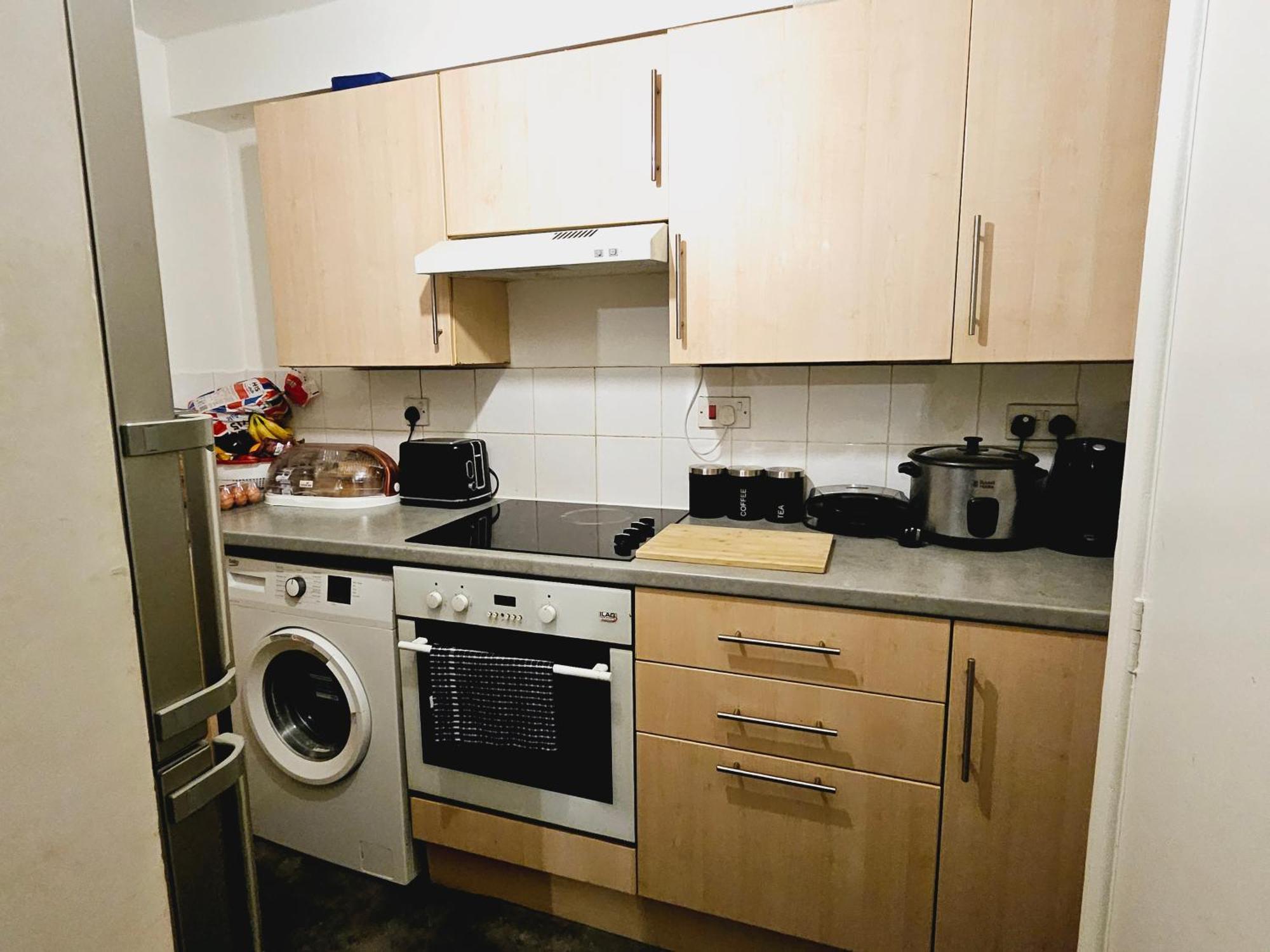 Lovely Fully Furnished One Bed Flat To Let Enfield Exteriör bild